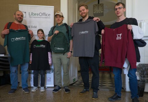 Photo of participants in Prage Installfest with LibreOffice T-shirts