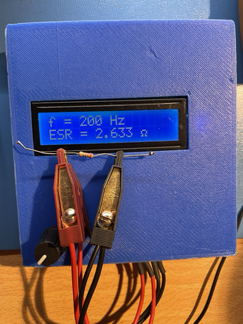 Measuring a 2.7 ohm resistance with my ESR meter