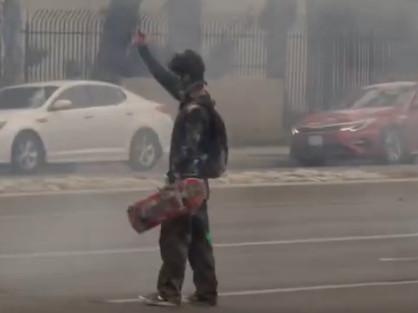 skater boi in LA flipping off ICE after they shot at his feet and he danced around their rubber bullets