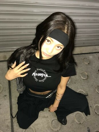 250728 Jihyo Instagram Update - "New Logo🖤 
#ad @matinkim_magazine #matinkimhangeulline"